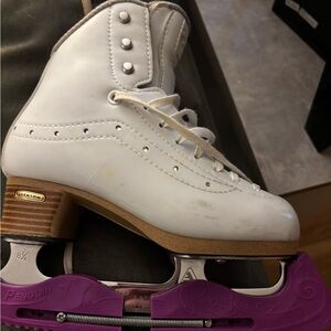 JACKSON Kids White and Purple Ice Skates